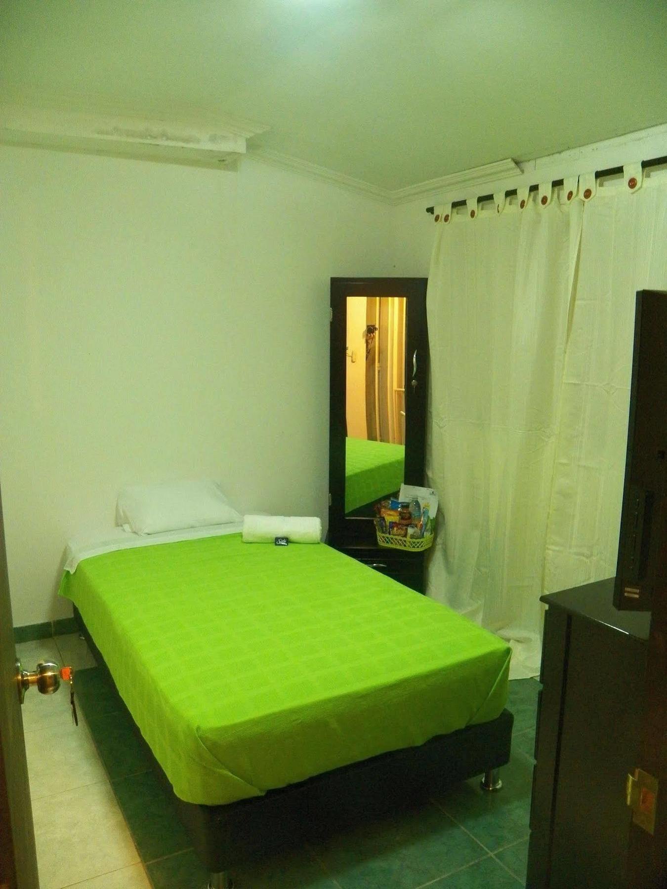 Hostal Deluxe Santander Manizales Exteriör bild