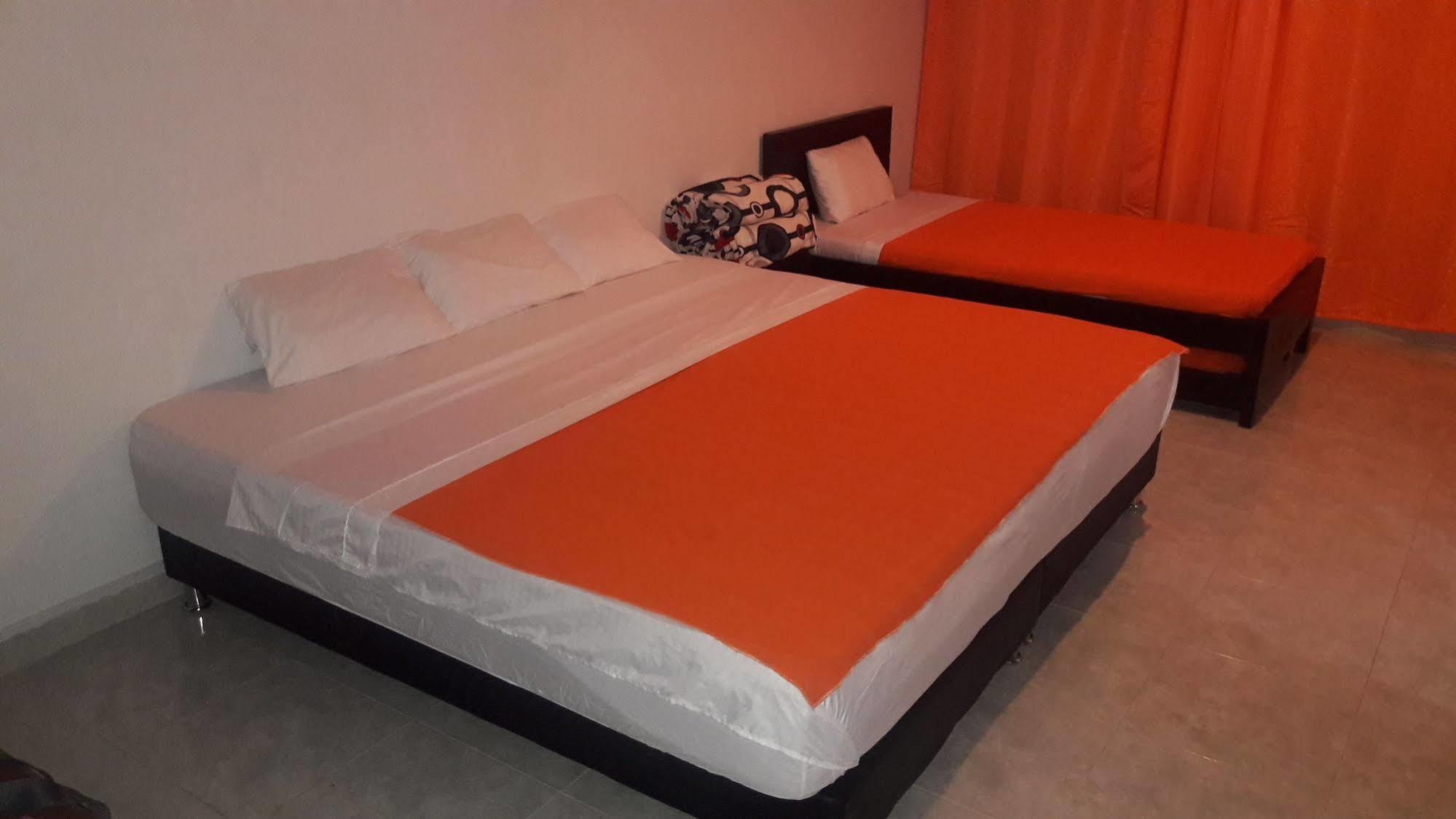 Hostal Deluxe Santander Manizales Exteriör bild
